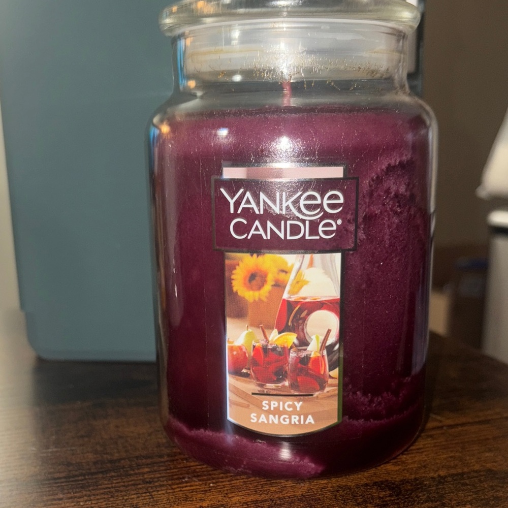 Yankee Candle Spicy Sangria 22 oz